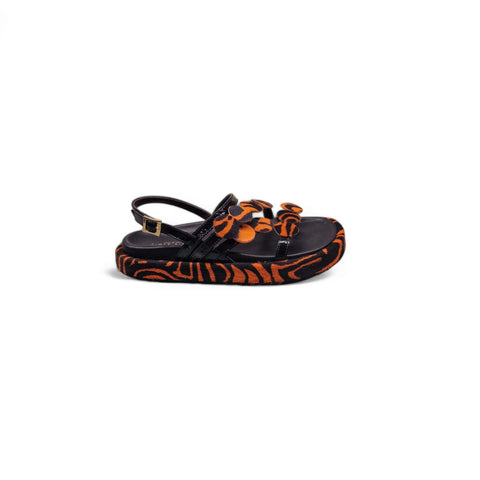 Sole - Sandalo con cinturino in pelle nero - arancio - look