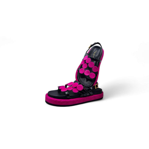 Sole - Sandalo con cinturino in pelle nero - fucsia - look